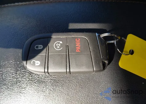 2018 Jeep Compass Latitude 4X4 z USA, uszkodzony, nr VIN 3C4NJDBB8JT416701